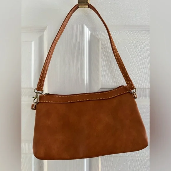 Elegant Tan Leather Shoulder Bag - Picture 2 of 7